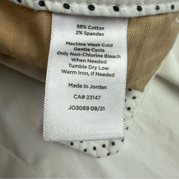 Talbots Perfect Shorts Bermuda White Size 8 EUC - Picture 10 of 11